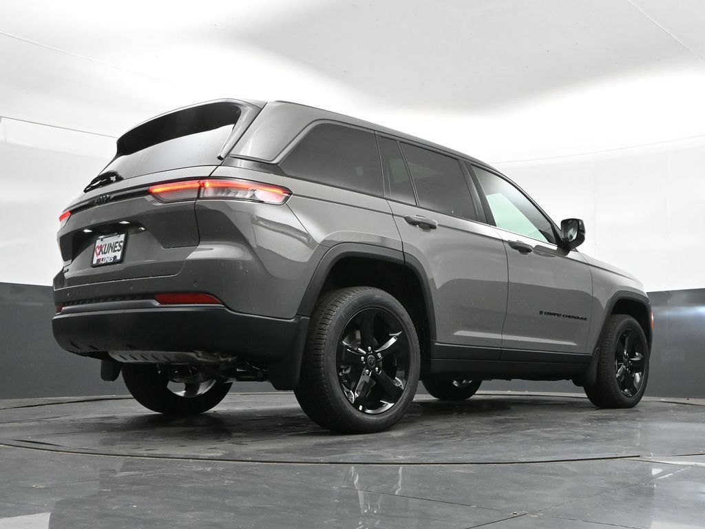 New 2027 Jeep Grand Cherokee Limited w/ Limited Altitude Package AWD/4WD image 42