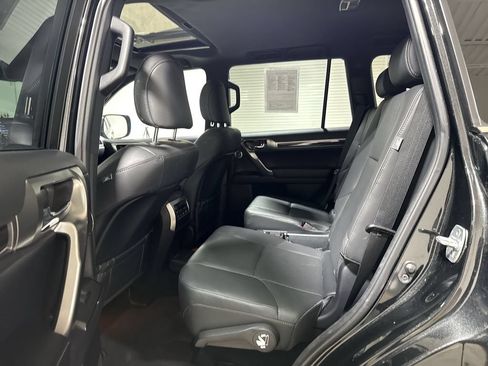 Used 2023 Lexus GX 460 Luxury w/ Sport Design Package AWD/4WD image 24