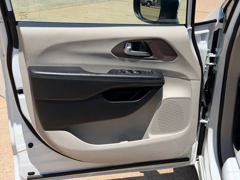 Used 2023 Chrysler Voyager LX FWD image 20