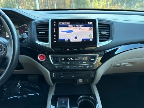 Used 2018 Honda Pilot Touring image 17