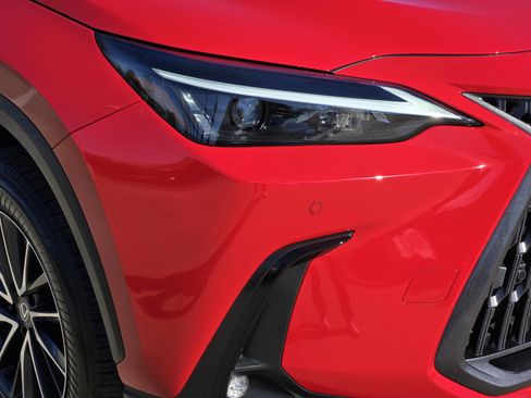 Certified 2024 Lexus NX 250 FWD w/ Premium Package image 10