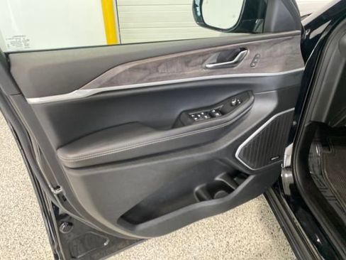 Used 2024 Jeep Grand Cherokee Limited 4xe AWD/4WD image 4