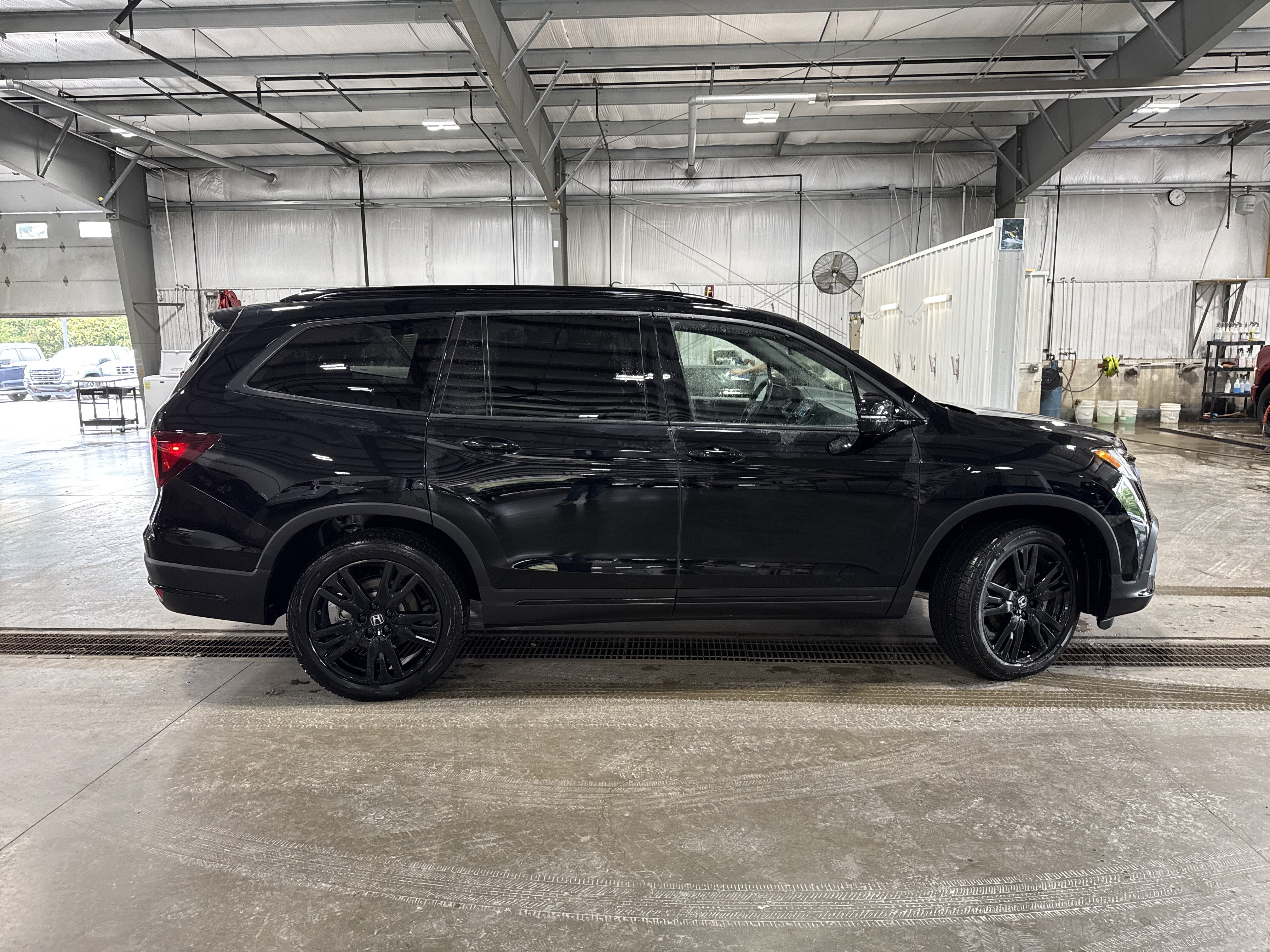 Used 2021 Honda Pilot Black Edition image 2