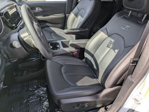 New 2026 Chrysler Pacifica Select w/ S Appearance Package FWD image 10