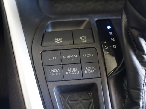 Used 2019 Toyota RAV4 LE w/ All Weather Liner Package AWD/4WD image 23
