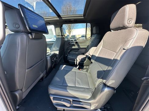 New 2026 Chevrolet Suburban Z71 w/ Z71 Off-Road Package image 21