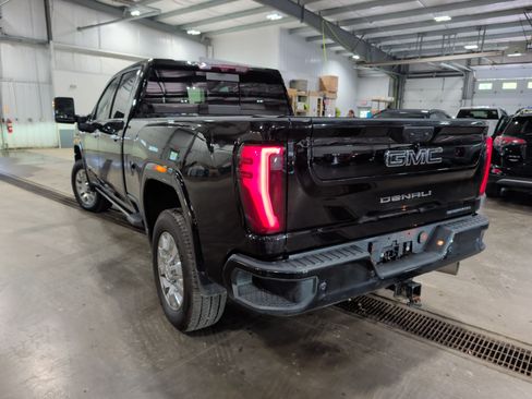 Used 2024 GMC Sierra 3500 Denali Ultimate AWD/4WD image 4