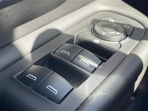 Used 2024 GMC Terrain SLT image 8