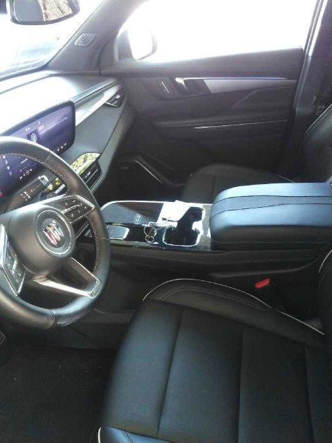 Used 2025 Buick Enclave Preferred AWD/4WD image 3