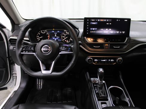 Used 2025 Nissan Altima 2.5 SL image 2