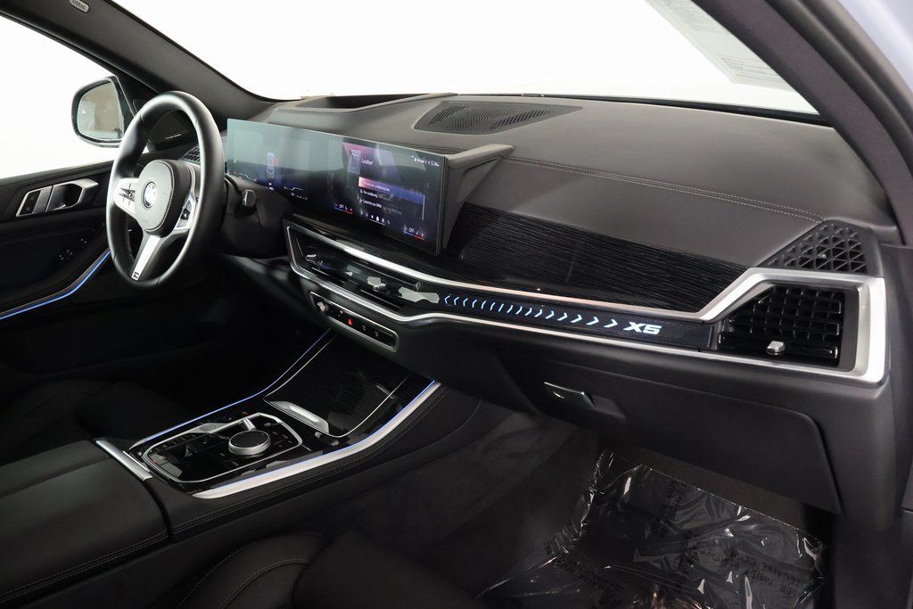 Used 2024 BMW X5 xDrive40i w/ M Sport Package AWD/4WD image 9