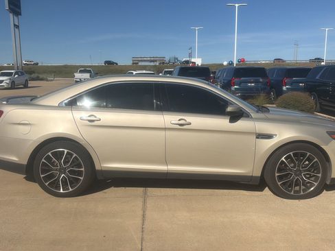 Used 2017 Ford Taurus SEL w/ Equipment Group 201A image 5