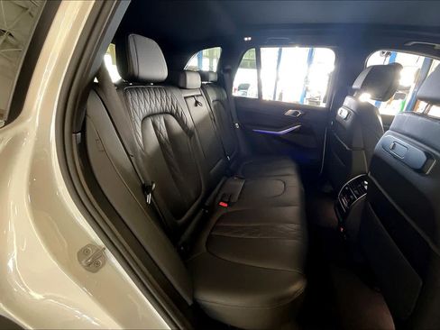 Used 2025 BMW X5 xDrive50e AWD/4WD image 19