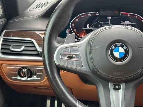 Certified 2022 BMW 750i xDrive w/ Luxury Rear Seating Package AWD/4WD image 23