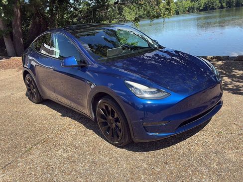 Used 2021 Tesla Model Y Long Range AWD/4WD image 2