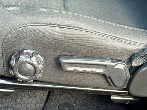 Used 2021 Jeep Wrangler Unlimited Sahara image 35