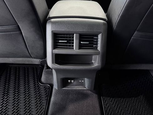 Used 2022 Volkswagen Atlas Cross Sport SEL image 28