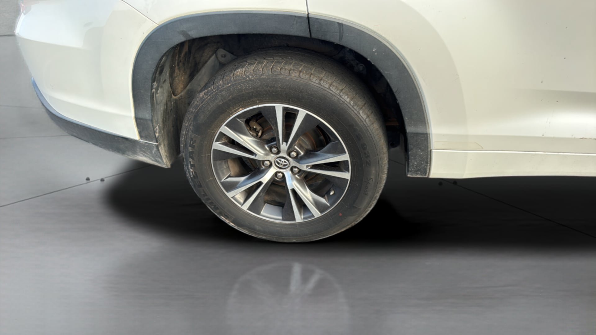 Used 2017 Toyota Highlander LE FWD image 35