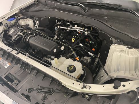 Used 2022 Ford Explorer XLT w/ Equipment Group 202A image 34