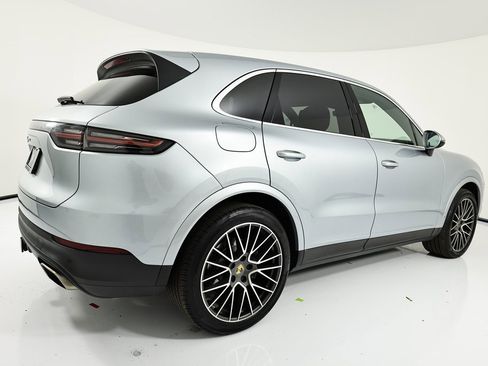 Used 2022 Porsche Cayenne Platinum Edition image 7