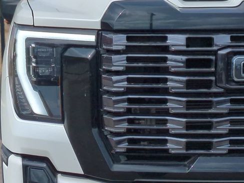 Used 2025 GMC Sierra 2500 Denali Ultimate AWD/4WD image 47