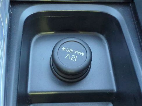 Used 2024 Volvo XC60 B5 Plus w/ Protection Package Premier image 32