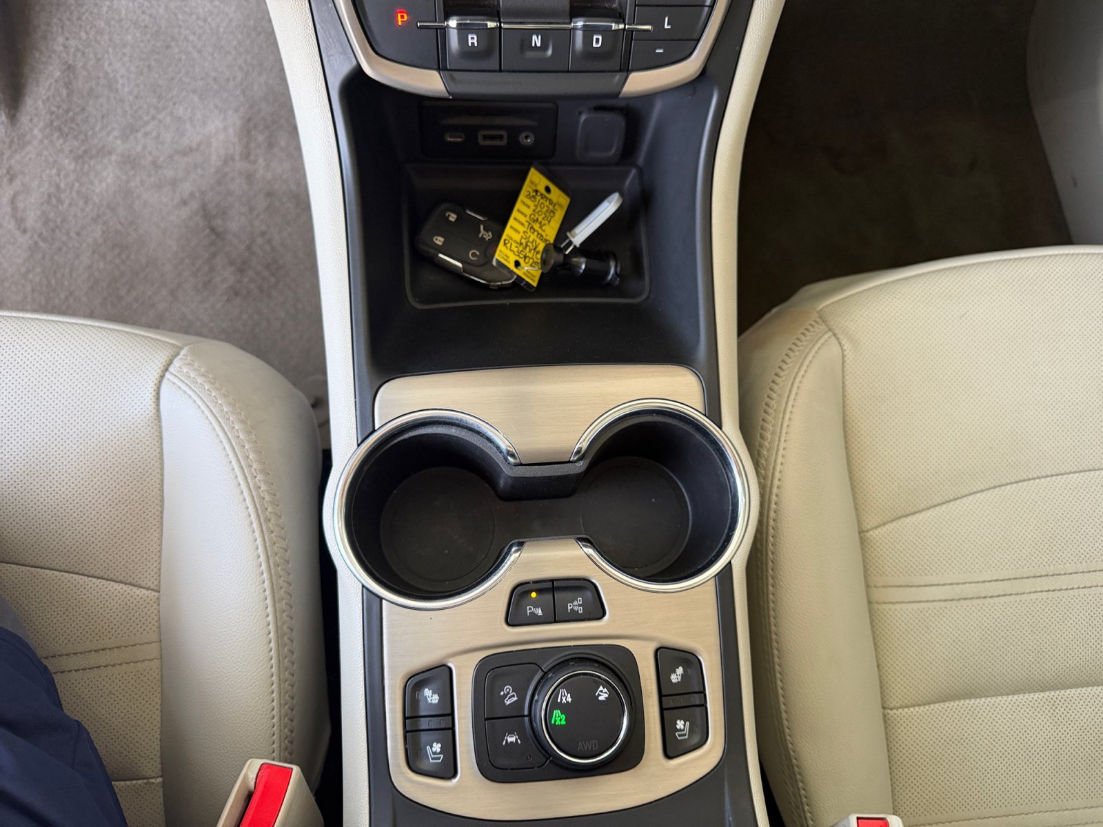 Used 2024 GMC Terrain Denali w/ Denali Premium Package AWD/4WD image 15