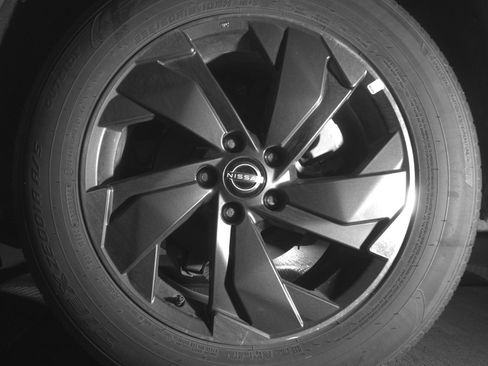 Used 2025 Nissan Rogue SV image 14