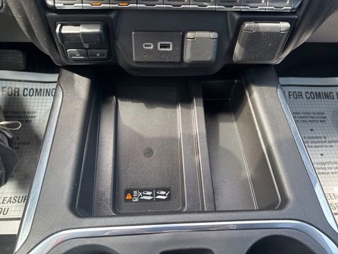 Used 2022 Chevrolet Silverado 1500 LTZ AWD/4WD image 19