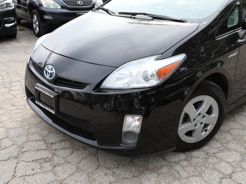 Used 2011 Toyota Prius Five image 2