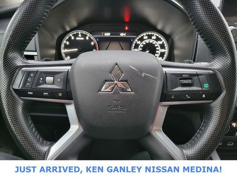 Used 2024 Mitsubishi Outlander image 12