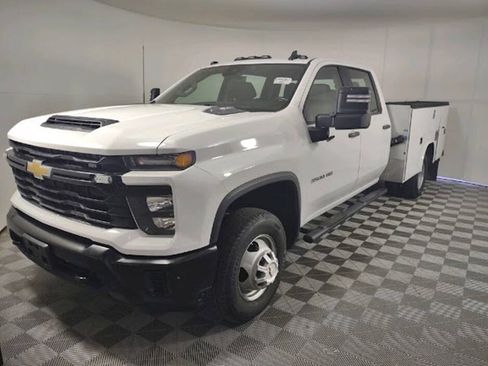 Used 2024 Chevrolet Silverado 3500 W/T w/ Snow Plow Prep Package AWD/4WD image 4