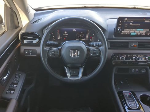 Used 2024 Honda Pilot Elite image 16