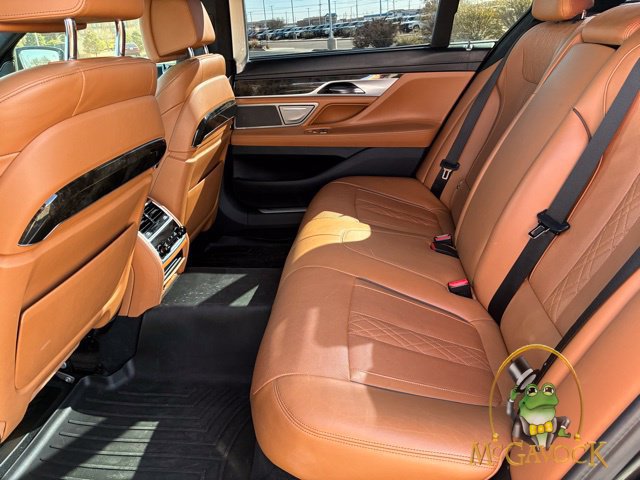 Used 2019 BMW 750i w/ Executive Package RWD image 17