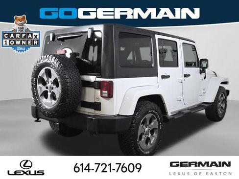 Used 2017 Jeep Wrangler Unlimited Sahara w/ Dual Top Group AWD/4WD image 9