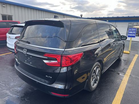 Used 2023 Honda Odyssey Elite image 3