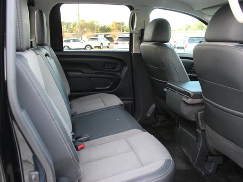 Used 2017 Nissan Titan S image 22