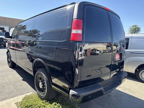 Used 2016 Chevrolet Express 2500 RWD image 4