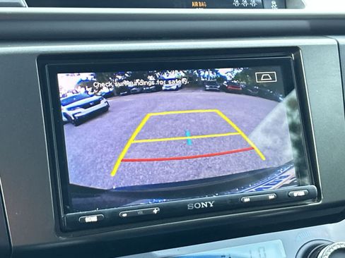 Used 2018 Toyota RAV4 XLE FWD image 20