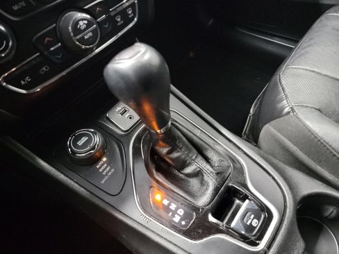 Used 2020 Jeep Cherokee Limited AWD/4WD image 27