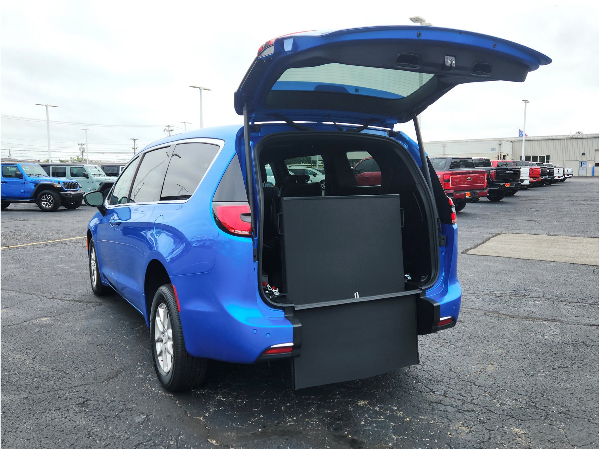 New 2027 Chrysler Pacifica Select FWD image 26