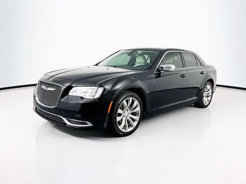 Used 2021 Chrysler 300 Touring w/ Chrome Appearance Package image 3