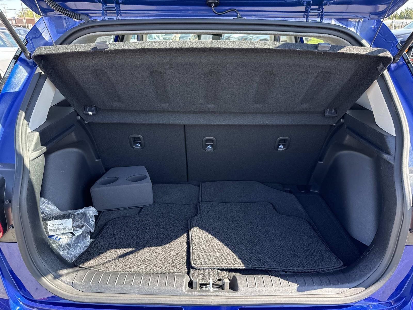 Used 2023 Hyundai Venue SEL w/ Cargo Package FWD image 22