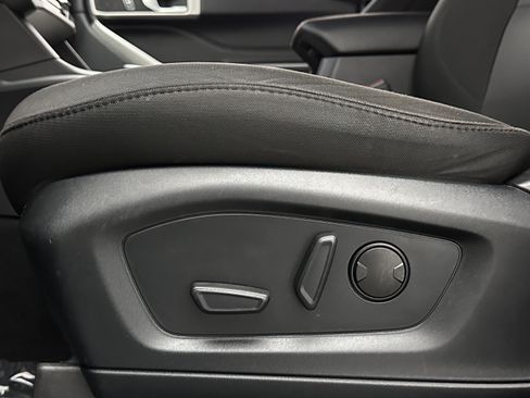 Used 2022 Ford Explorer XLT RWD image 17