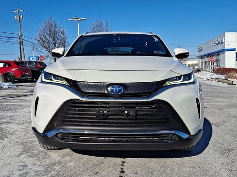 Used 2021 Toyota Venza XLE w/ Softex Package image 2