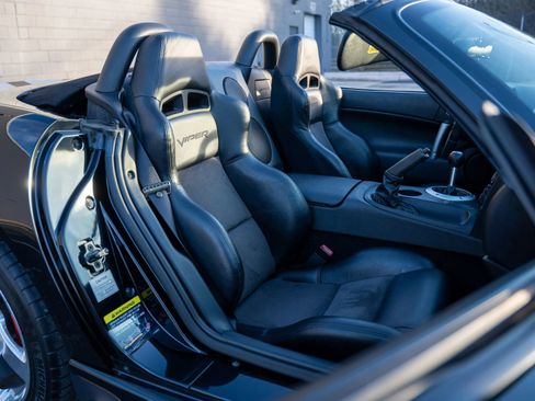 Used 2006 Dodge Viper SRT-10 image 2