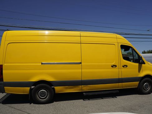 Used 2021 Mercedes-Benz Sprinter 2500 w/ Acoustic Package image 7