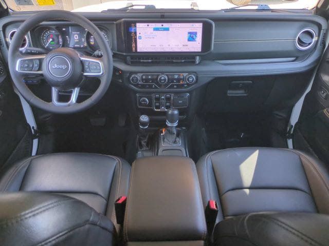 Used 2024 Jeep Wrangler Unlimited Sahara w/ Technology Group AWD/4WD image 15