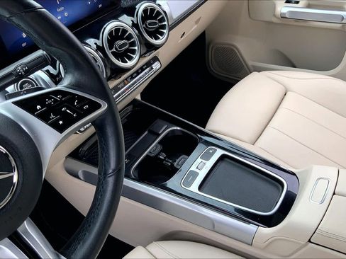 Used 2024 Mercedes-Benz GLB 250 image 16
