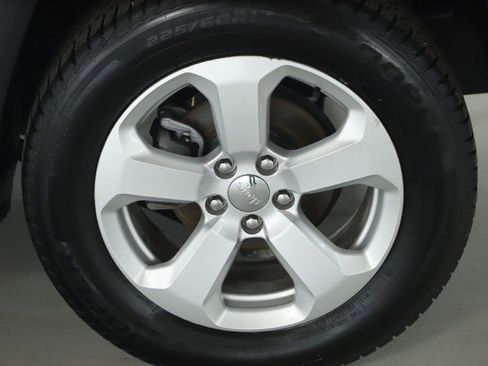 Used 2020 Jeep Compass Latitude w/ Cold Weather Group image 39